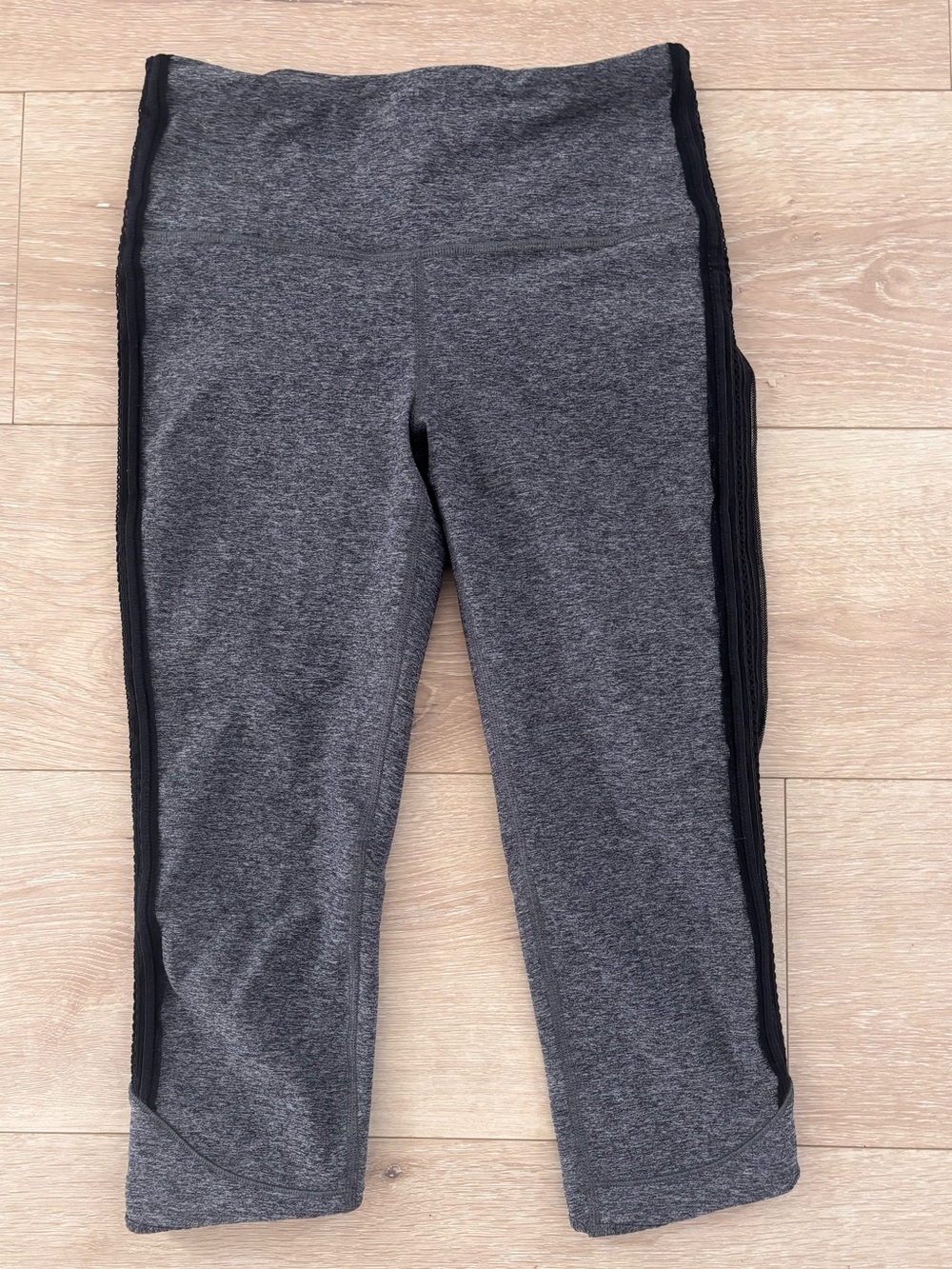 Lululemon Heather Gray Cropped Athletic Leggings with Black Side Panels